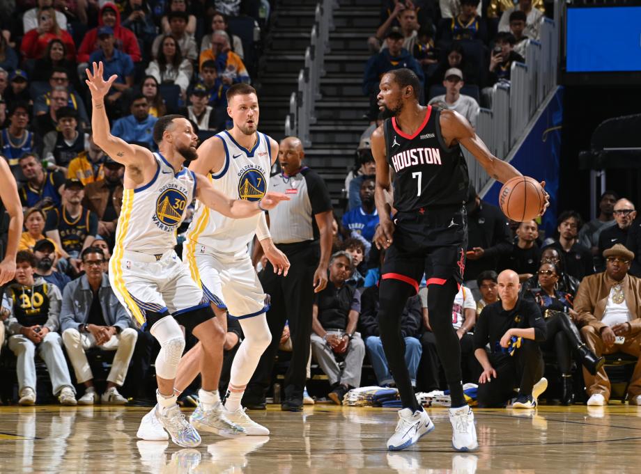 杜兰特31+8+8库里复出29分错失绝杀 火箭1分险胜勇士